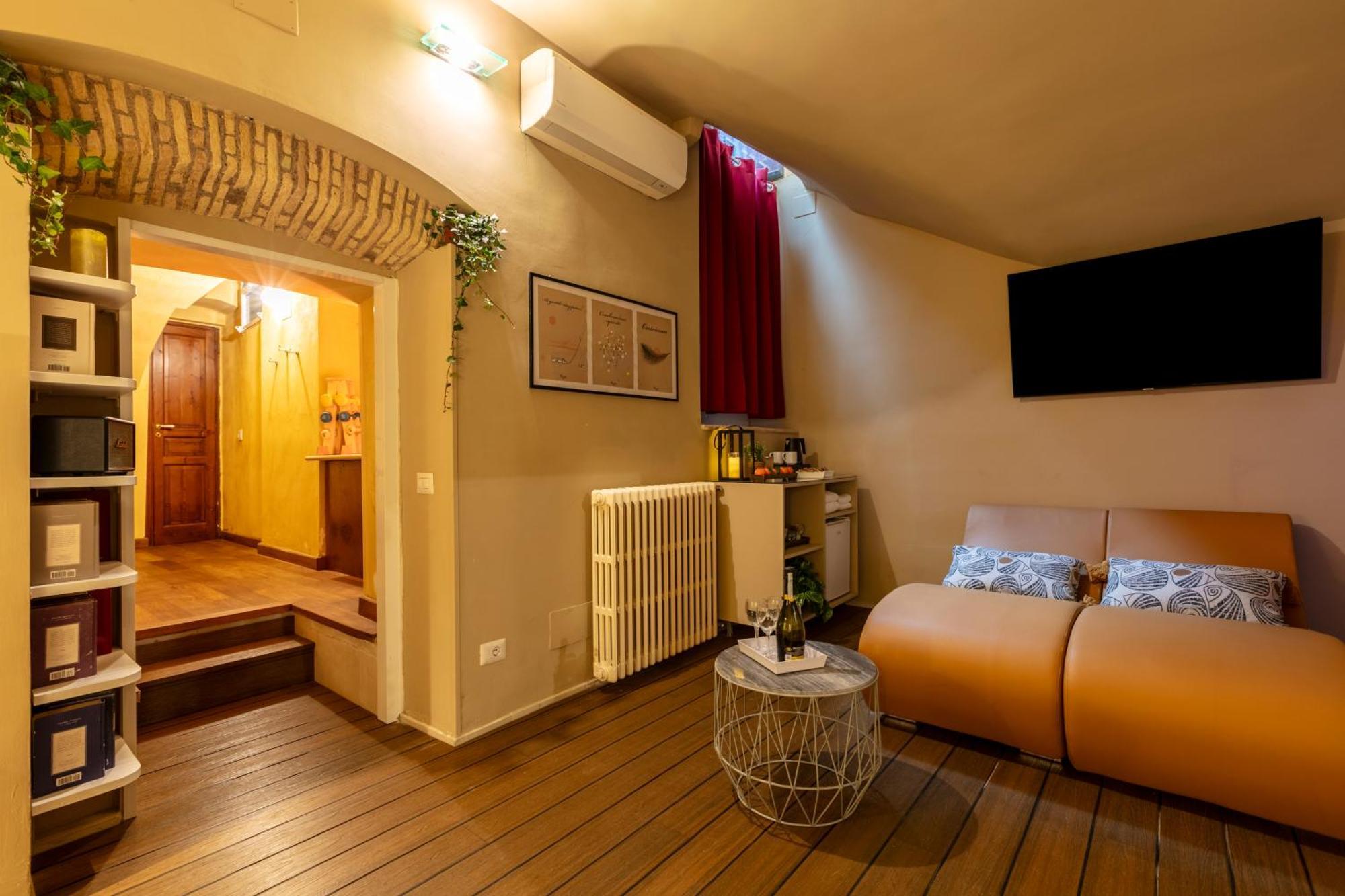 Romac Coronari With Gym, Sauna And Garden ภายนอก รูปภาพ